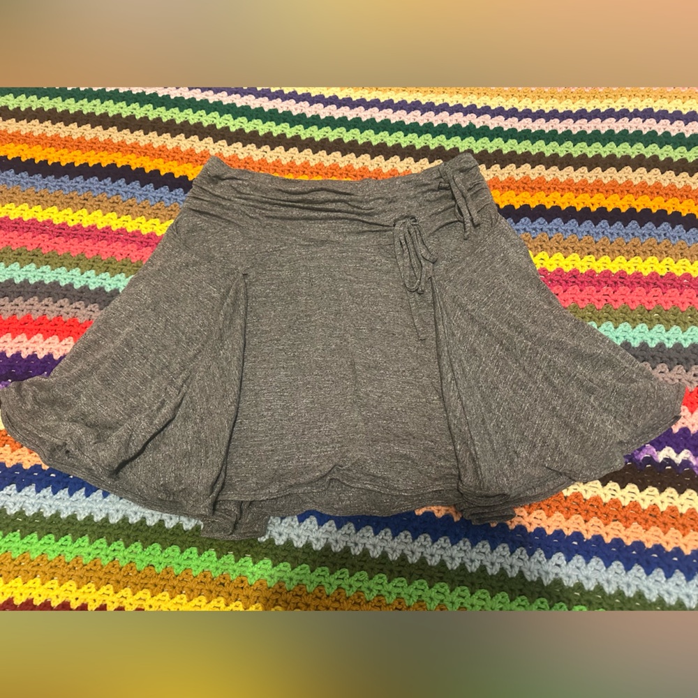 L.A.M.B. Vintage grey knit pleated and ruched skirt with pockets